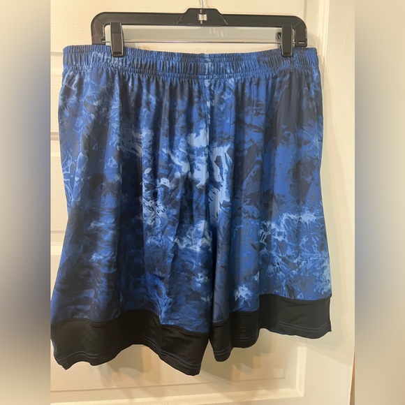 Under Armour men’s athletic shorts. Bundle $10 items at 2/$10 - Picture 3 of 5